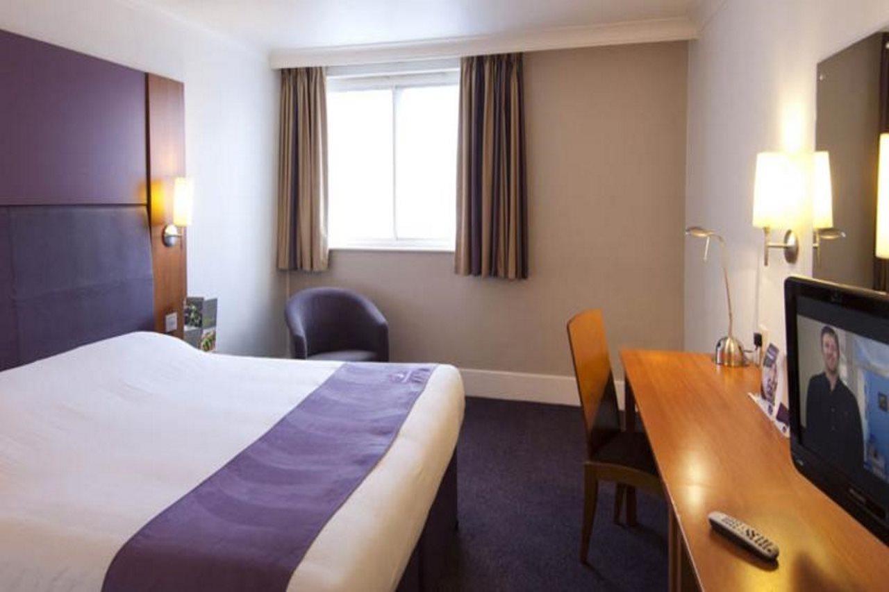 Premier Inn Leek Town Centre Exteriér fotografie